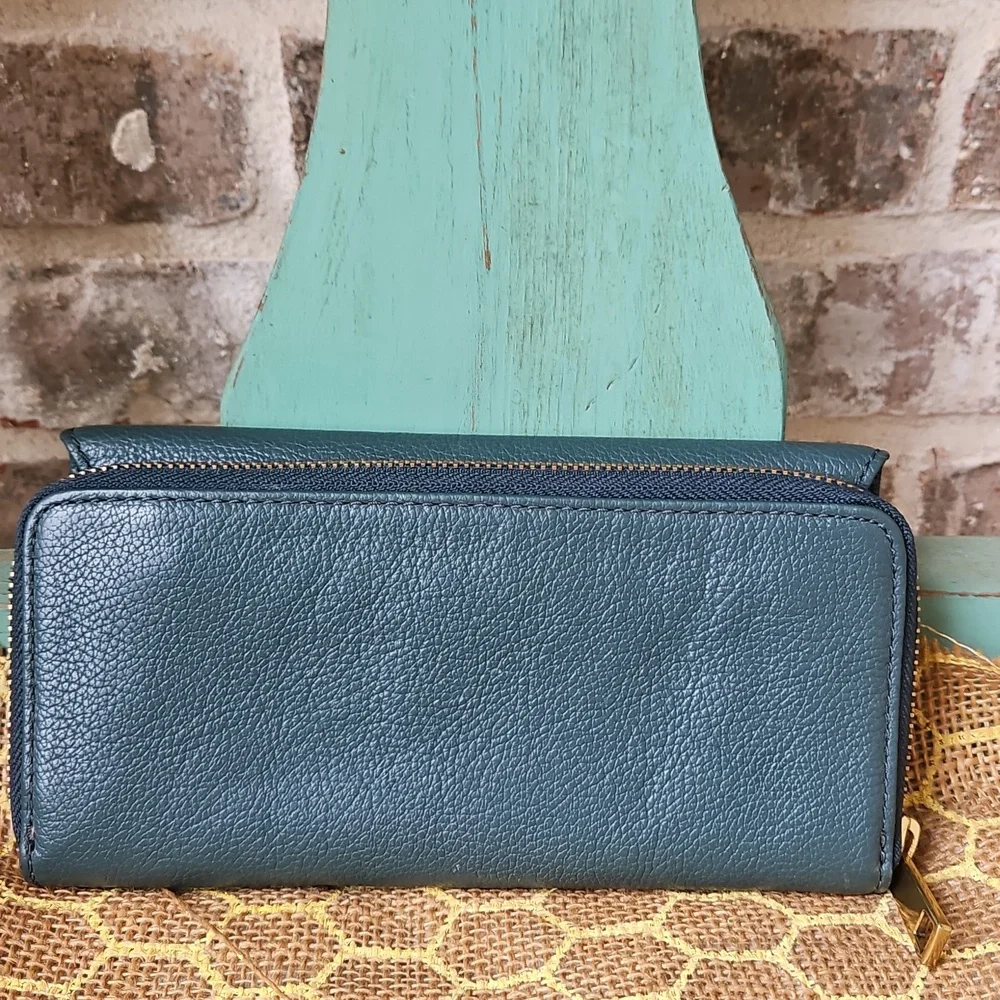 NWOT Fossil Forest Green Ziparound Wallet - Picture 3 of 6